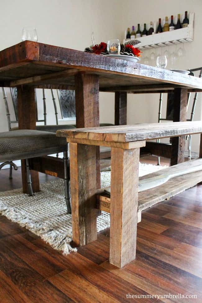 Looking for rustic Thanksgiving table ideas? Look no further! There is a little bit of everything for everyone in here. Check it now!