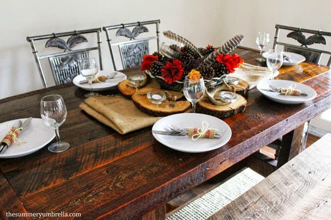 Looking for rustic Thanksgiving table ideas? Look no further! There is a little bit of everything for everyone in here. Check it now!